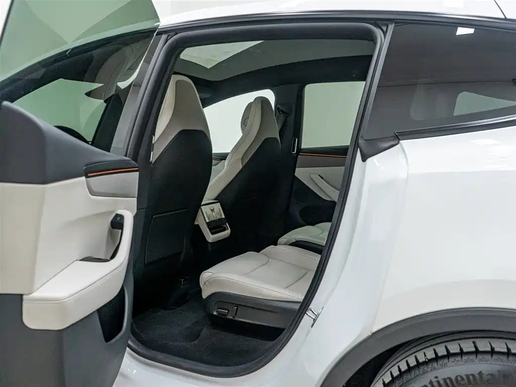 Tesla Model Y L 2025 — фото 16