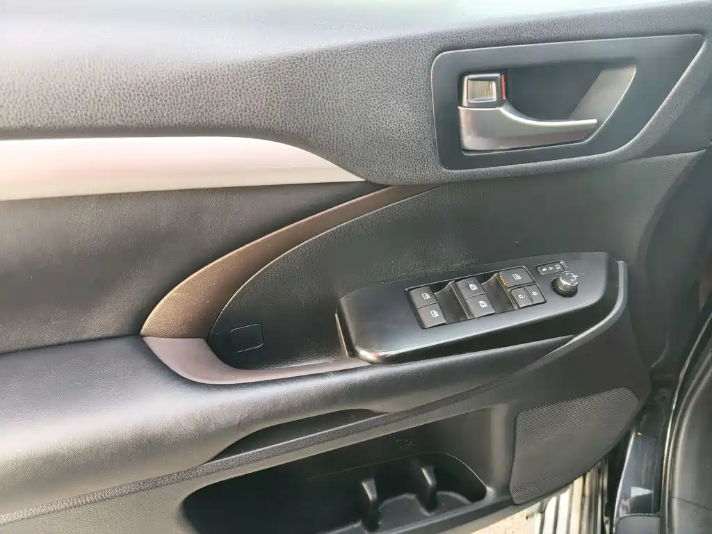 Toyota Highlander 2020 — фото 10