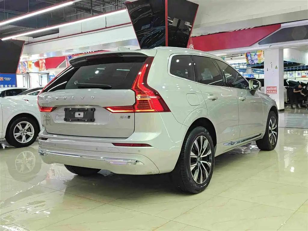 Volvo XC60 2022 — фото 6