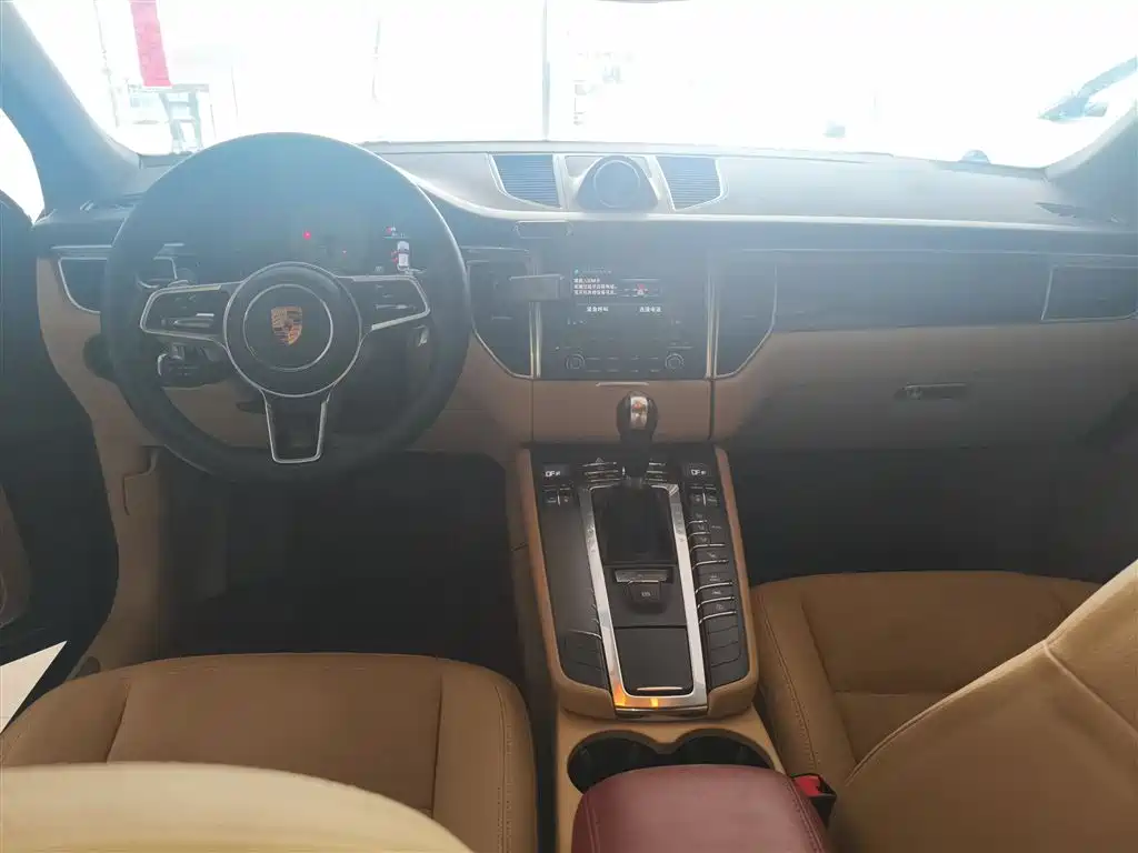 Porsche Macan 2017 — фото 10