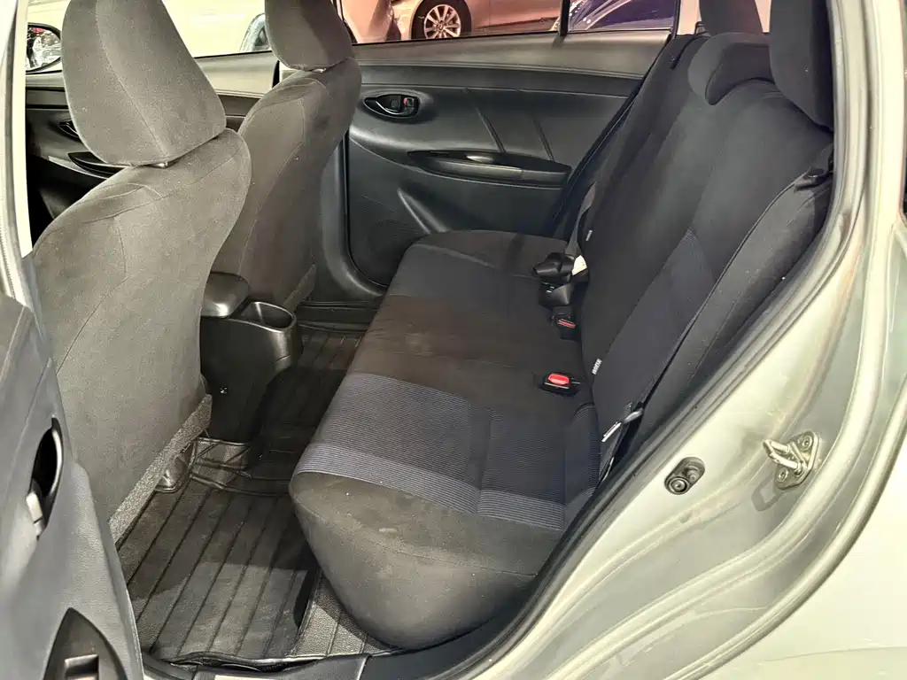 Toyota Yaris L 2017 — фото 8