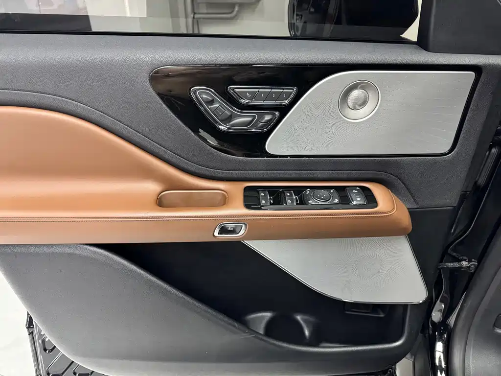 Lincoln Aviator 2020 — фото 10