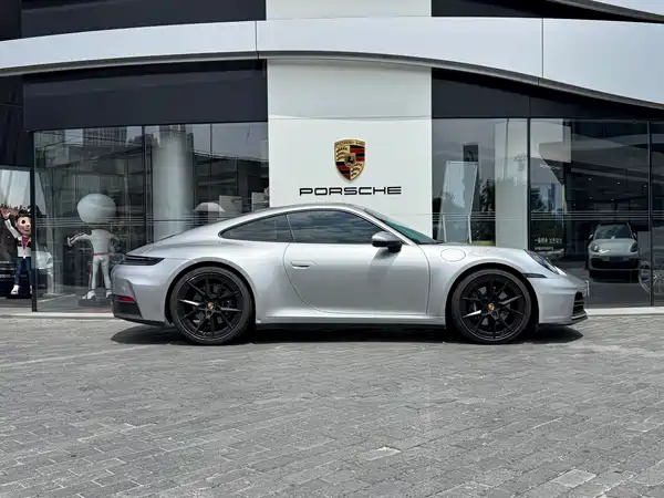 Porsche 911 2025