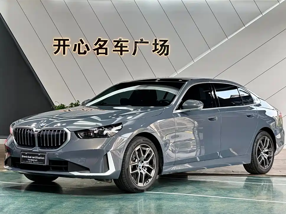 BMW 5 Series 2025 — фото 1