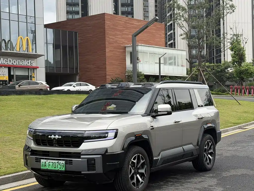 Fang Cheng Bao Leopard 8 2025