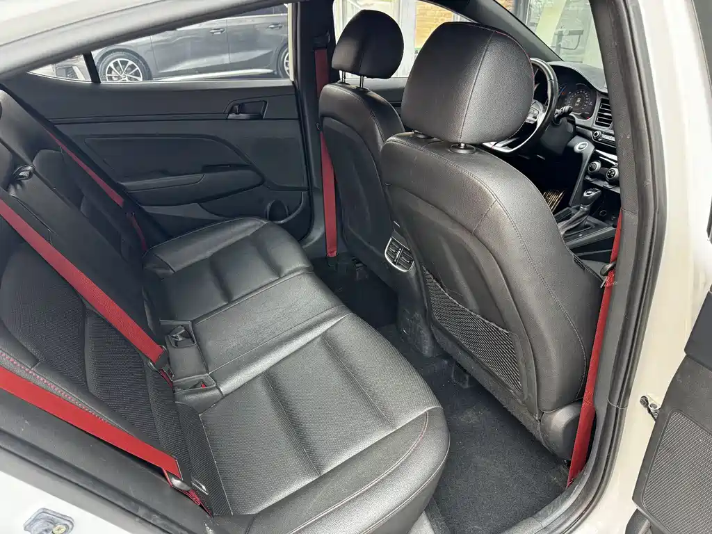 Hyundai Elantra 2020 — фото 16