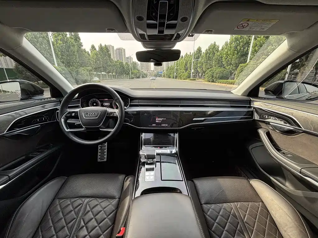 Audi A8 2024
