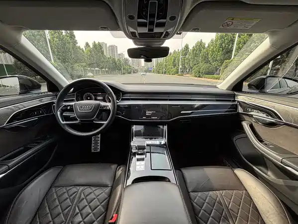 Audi A8 2024