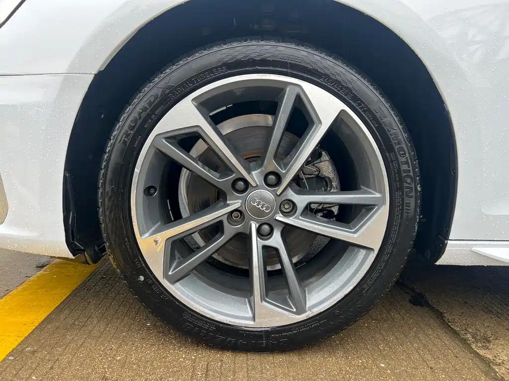 Audi A4L 2021