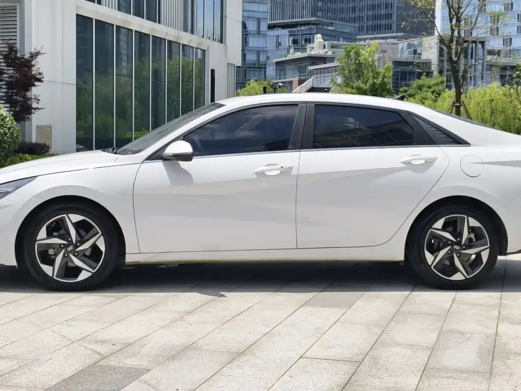 Hyundai Elantra 2021 — фото 10