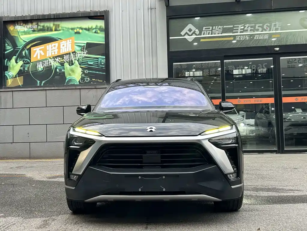 NIO ES8 2021