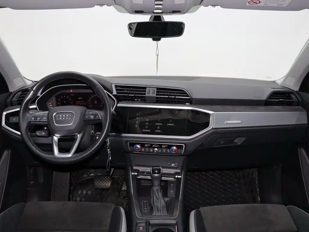 Audi Q3 2021 — фото 13