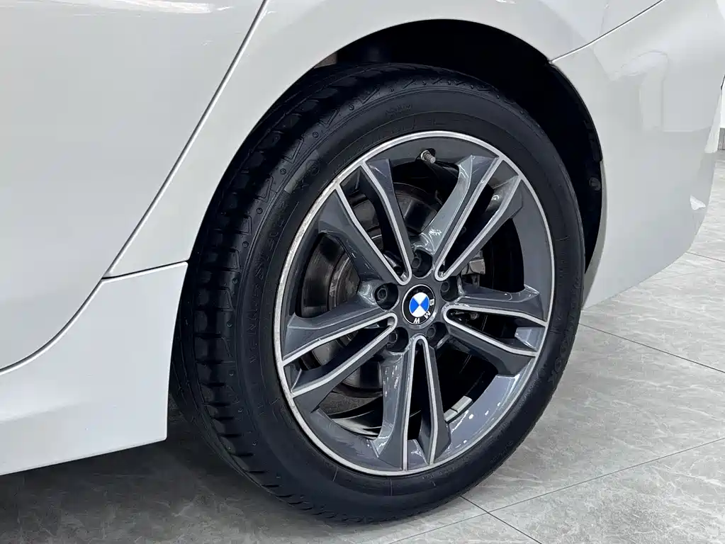 BMW 1 Series 2021 — фото 19