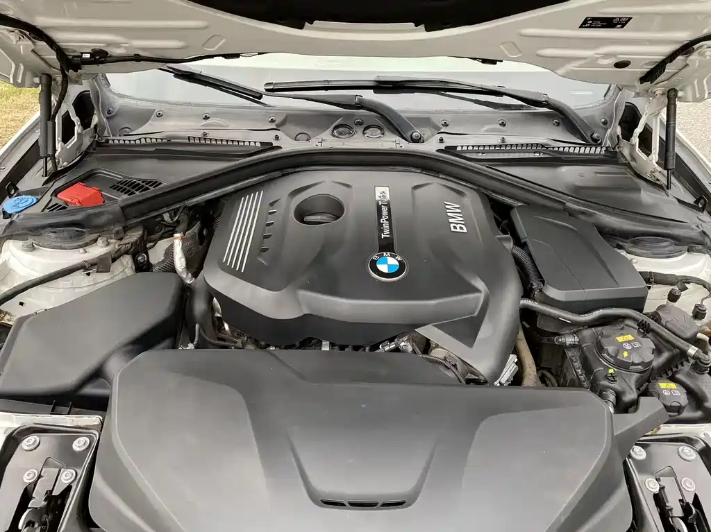 BMW 3 Series 2019 — фото 16
