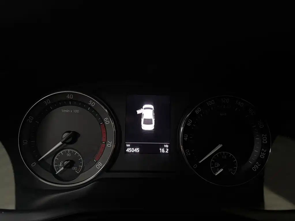 Skoda Octavia 2022 — фото 13