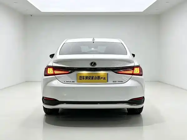 Lexus ES 2021