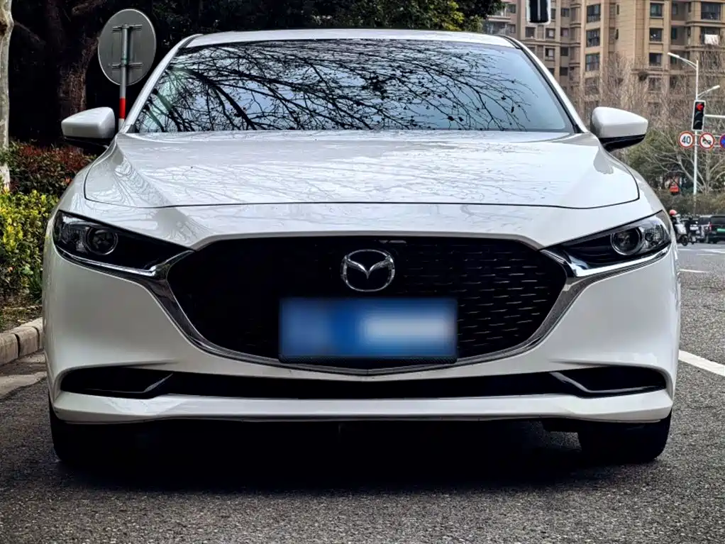 Mazda 3 Axela 2023 — фото 13