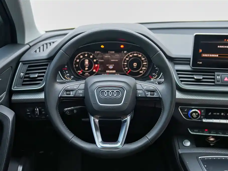 Audi Q5L 2020 — фото 11