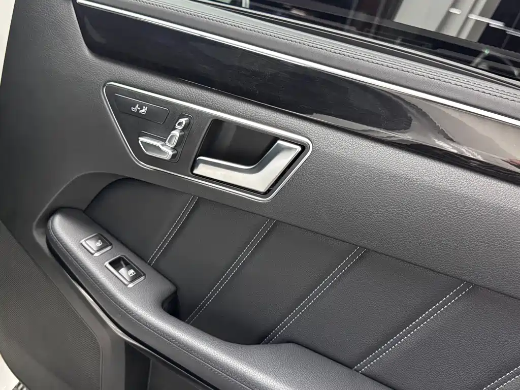 Mercedes-Benz E-Class 2014 — фото 32