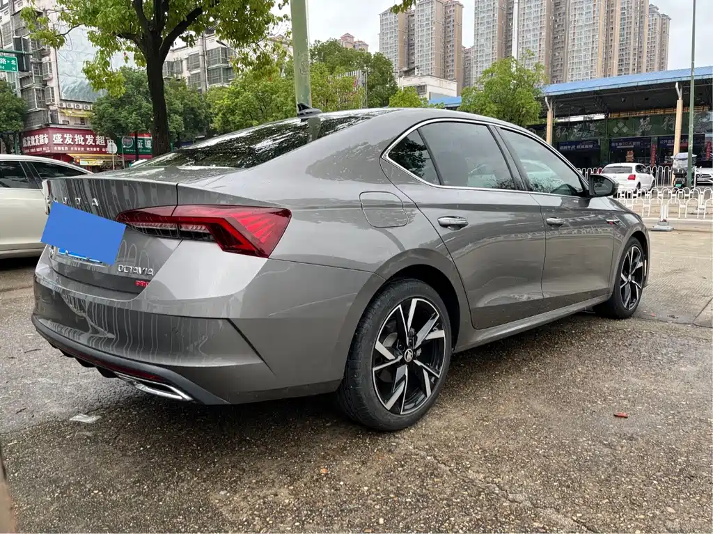 Skoda Octavia 2022 — фото 12