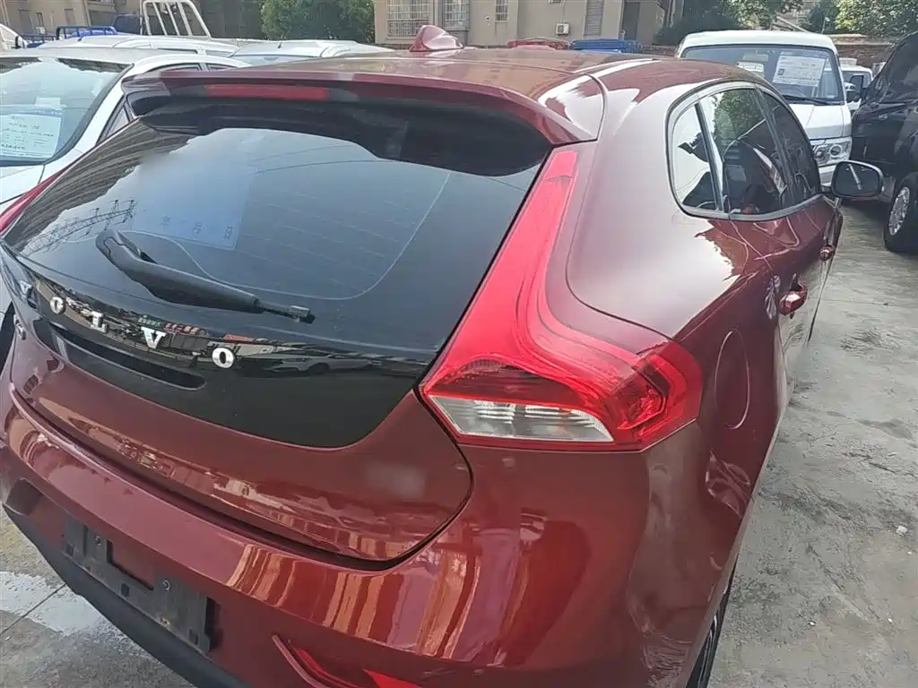 Volvo V40 2018 — фото 8