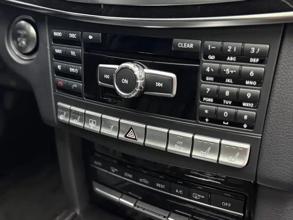 Mercedes-Benz E-Class 2014 — фото 17