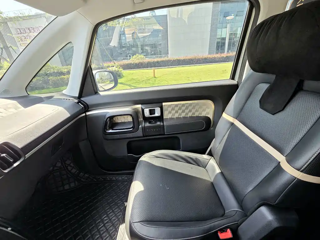 Baojun Kiwi EV 2022 — фото 13