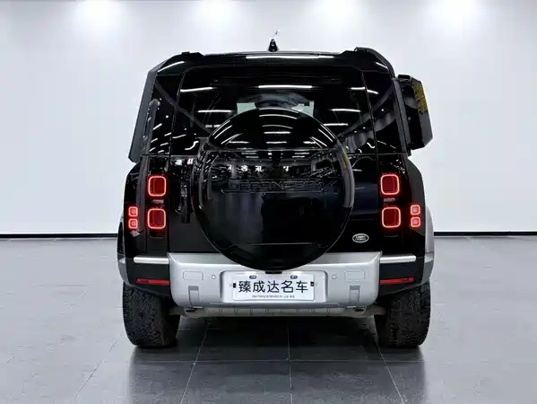 Land Rover Defender 2023
