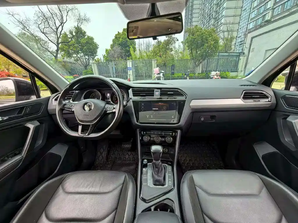 Volkswagen Tiguan L 2020 — фото 9
