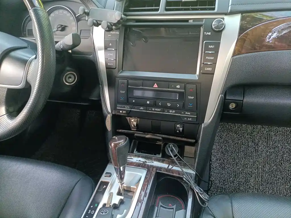 Toyota Camry 2015 — фото 6