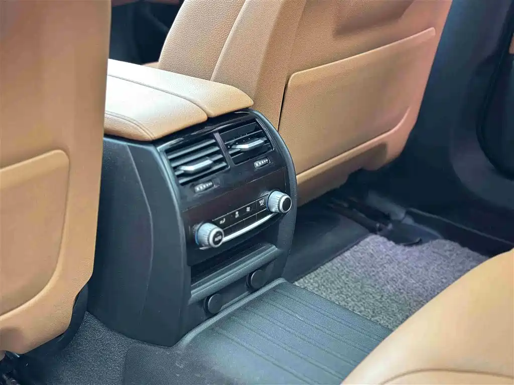 BMW 5 Series 2018 — фото 25