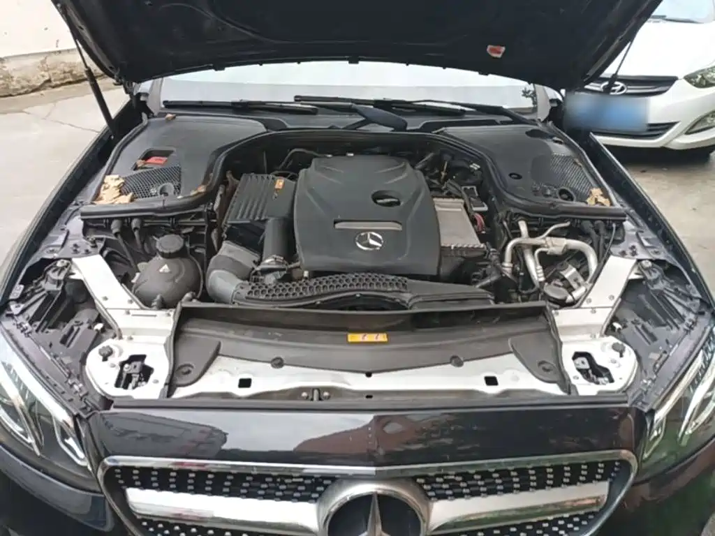 Mercedes-Benz E-Class 2017 — фото 20