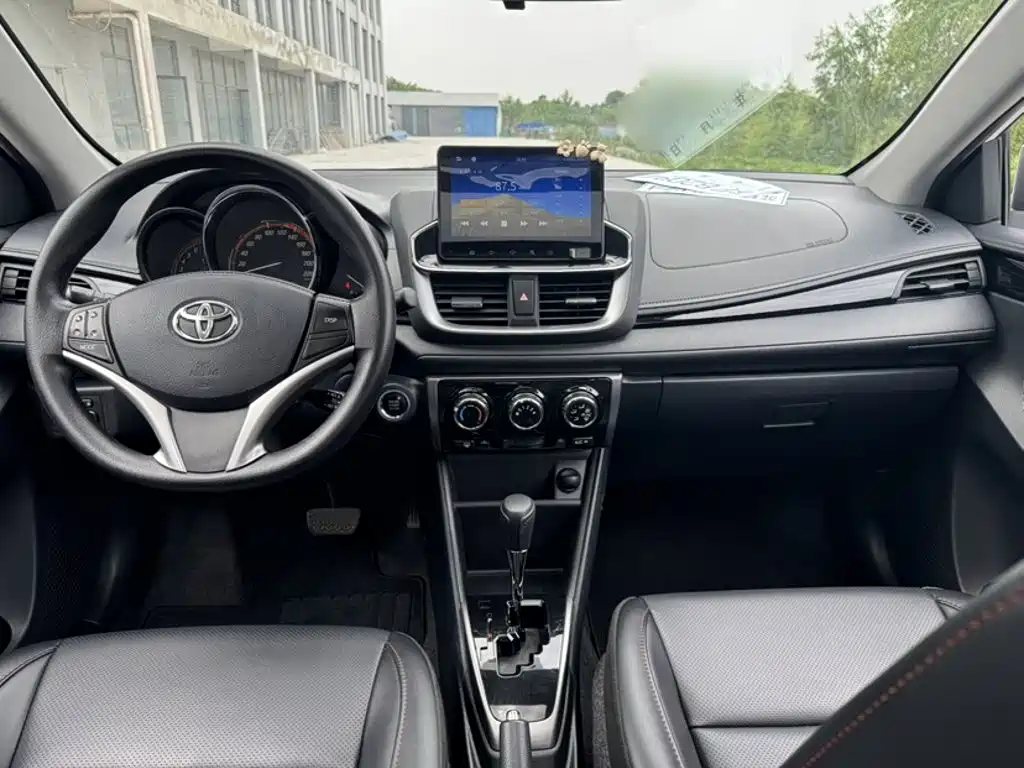 Toyota Yaris L 2022 — фото 23