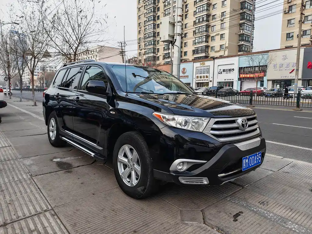 Toyota Highlander 2015 — фото 1