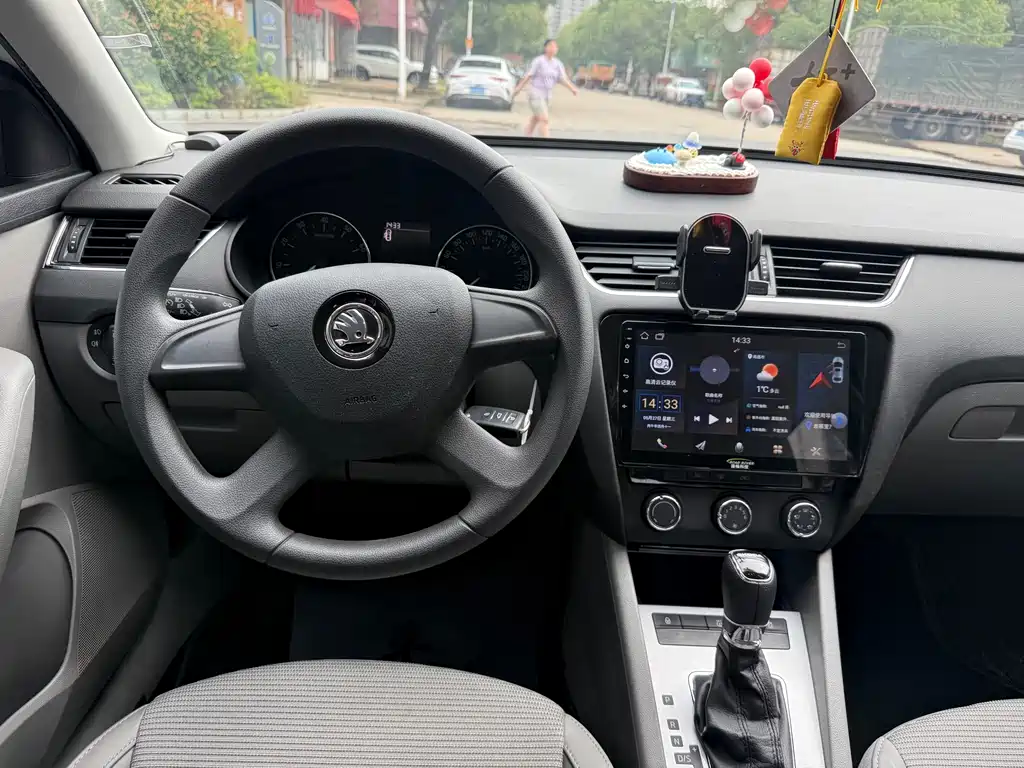 Skoda Octavia 2015 — фото 6