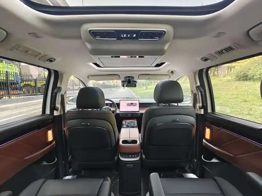 GAC Motor E8 Hybrid 2024 — фото 7