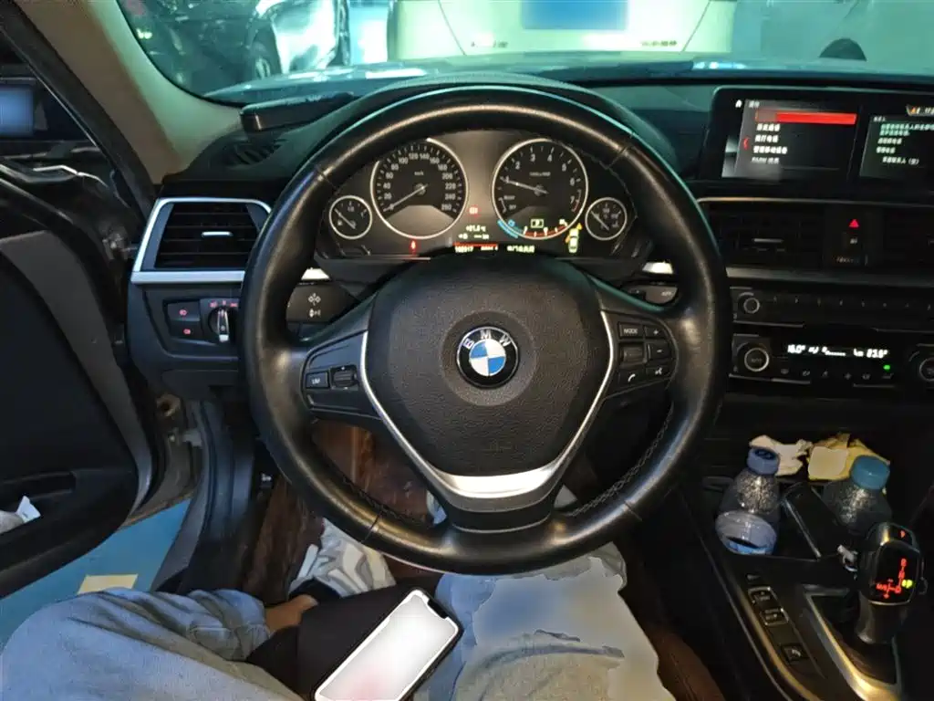 BMW 3 Series 2019 — фото 11