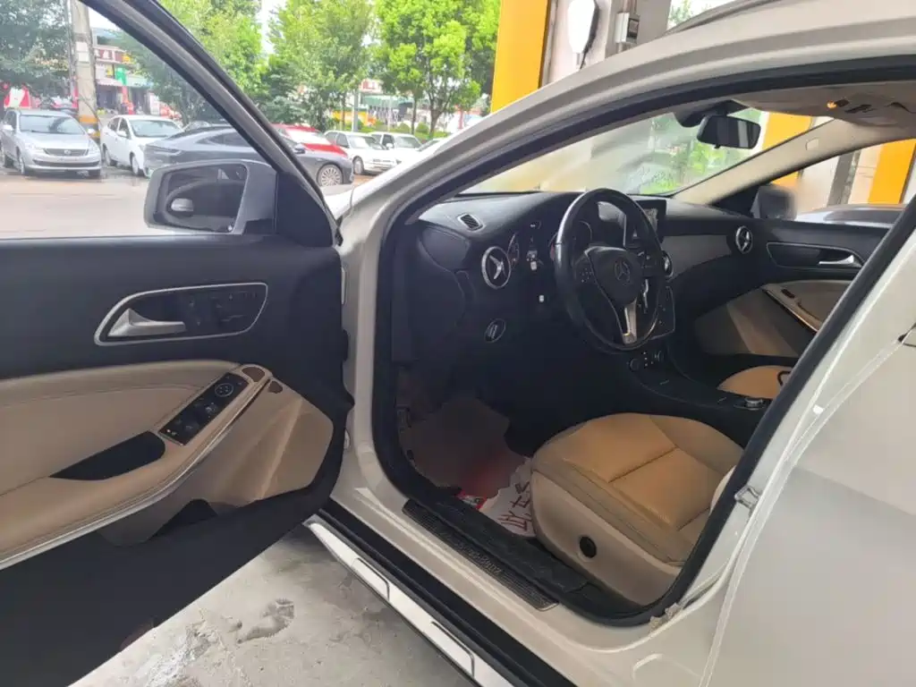 Mercedes-Benz GLA 2015 — фото 16