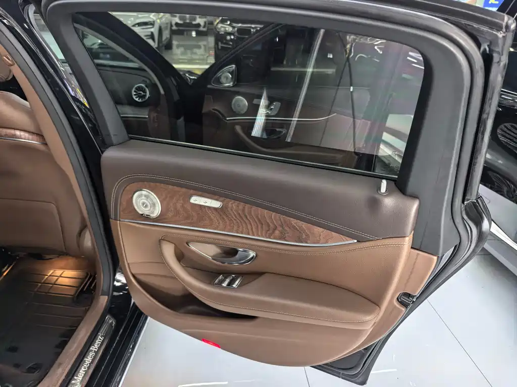 Mercedes-Benz E-Class 2023 — фото 15