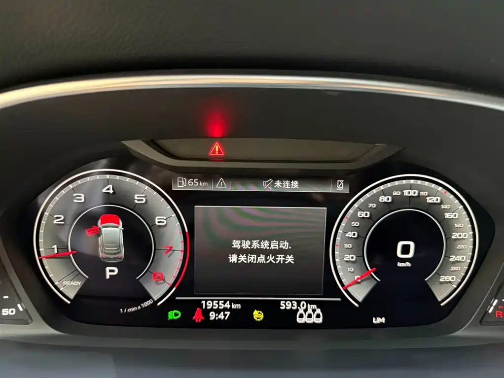 Audi Q3 Sportback 2023 — фото 10
