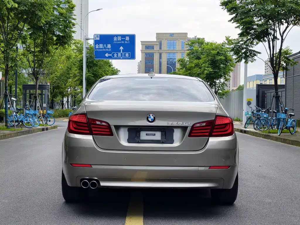 BMW 5 Series 2011