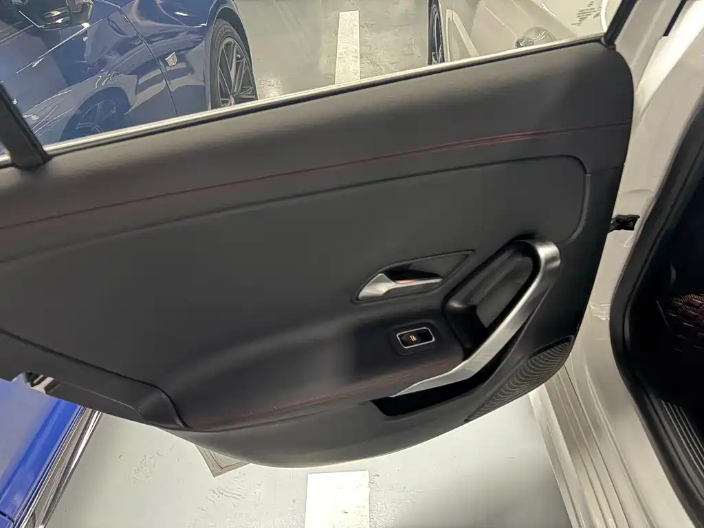 Mercedes-Benz A-Class 2023 — фото 11