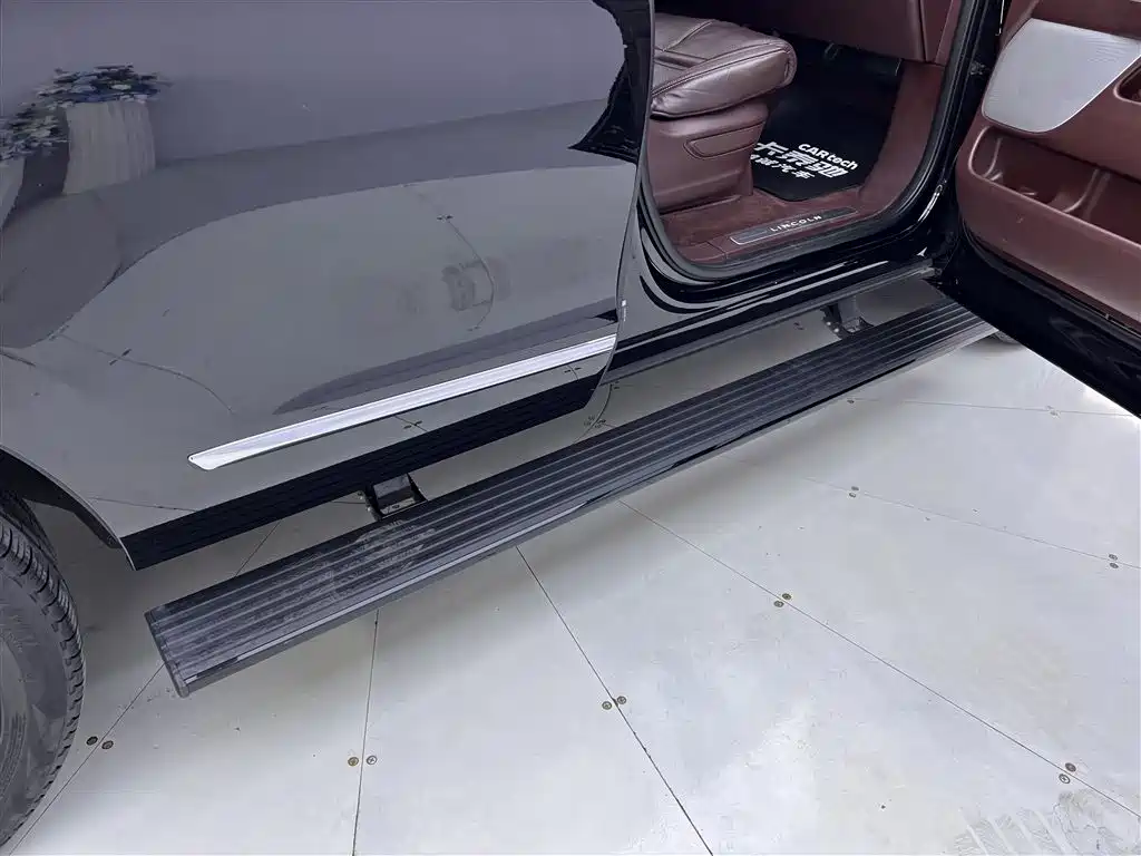 Lincoln Navigator 2021 — фото 31