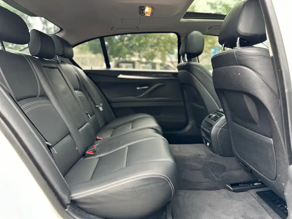 BMW 5 Series 2015 — фото 12