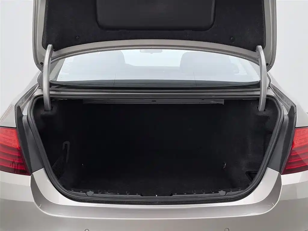 BMW 5 Series 2014 — фото 16