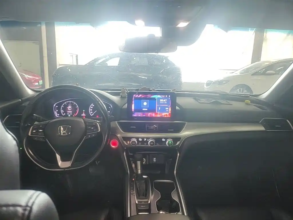 Honda Accord 2020 — фото 10