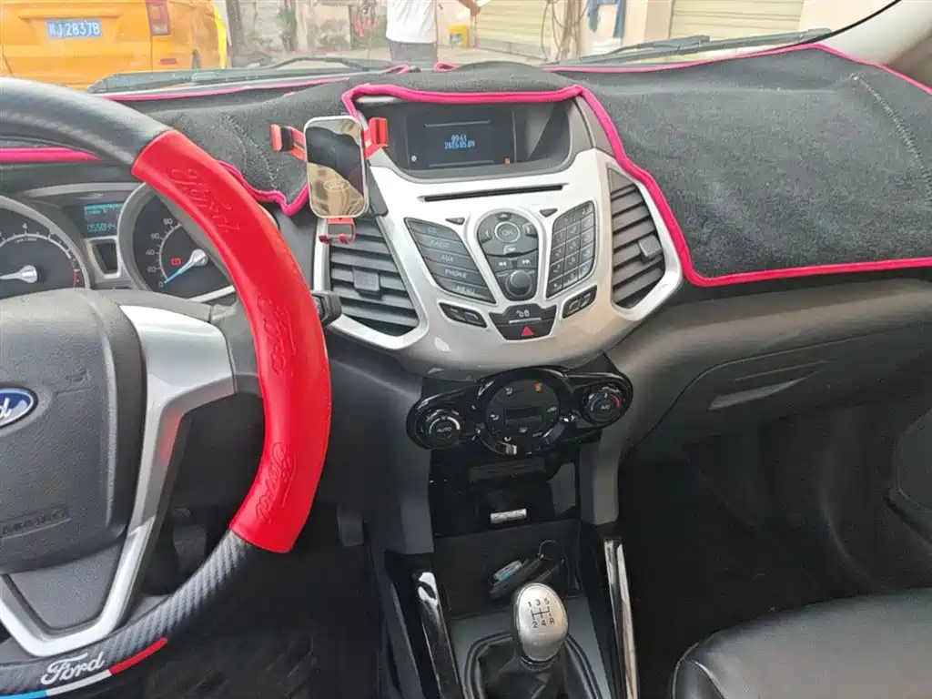 Ford Ecosport 2016 — фото 12