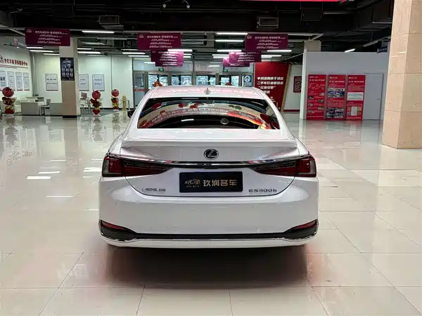 Lexus ES 2018