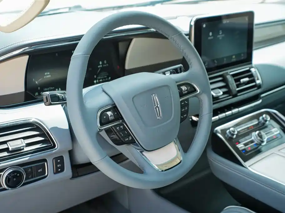 Lincoln Navigator 2018 — фото 15