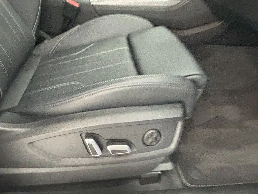 Audi Q5L 2025 — фото 29